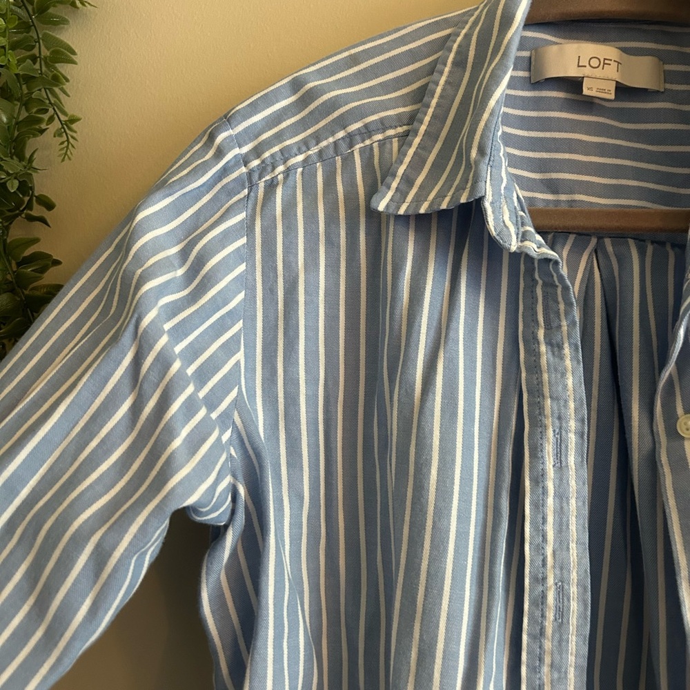 Loft women’s Blouse XS - Picture 3 of 3
